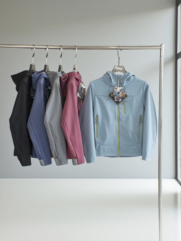 American Functional Workwear for Men and Women, Mountain-Style Outdoor Windproof and Waterproof Matrix Fleece/Warm Hooded Soft Shell Jacket