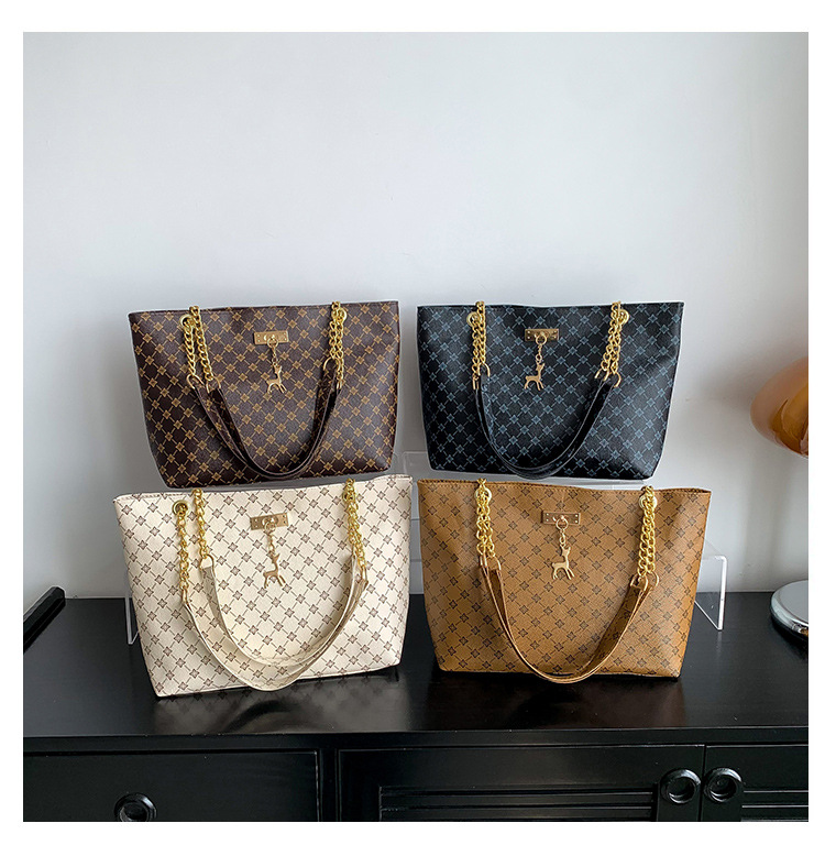 2024 New Large Capacity Bag Women's Bag Fashion Commuting Retro Chain Handheld Shoulder Bag Printed Tote Bag_voghion.com