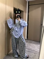 Настоящая фотография женской свободной футболки большого размера с защитой от солнца в американском стиле, свободные повседневные брюки с забавным принтом, тренд