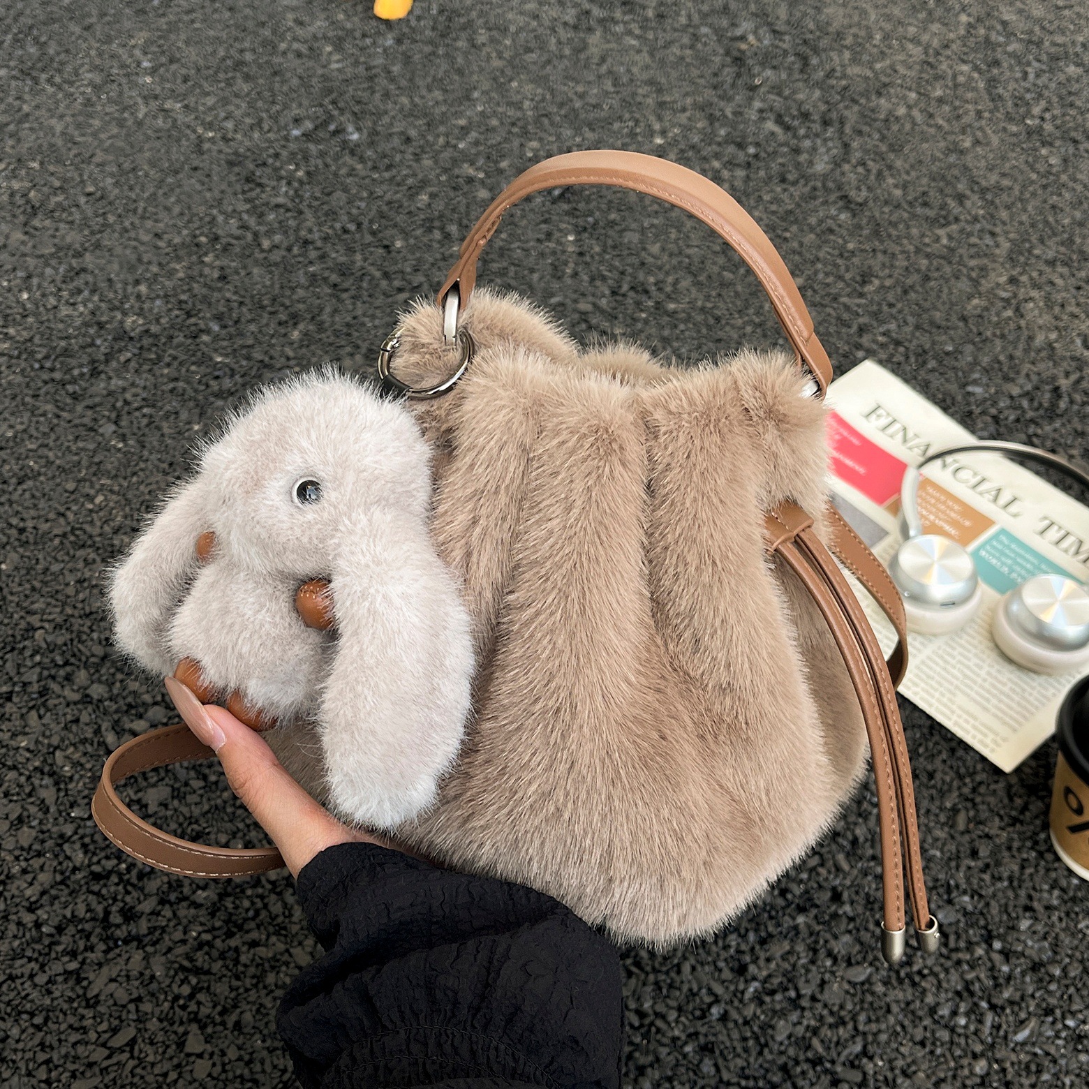 Autumn and winter plush furry handbag for women, 2026 new style fluffy tote bag, crossbody bag, and phone bag