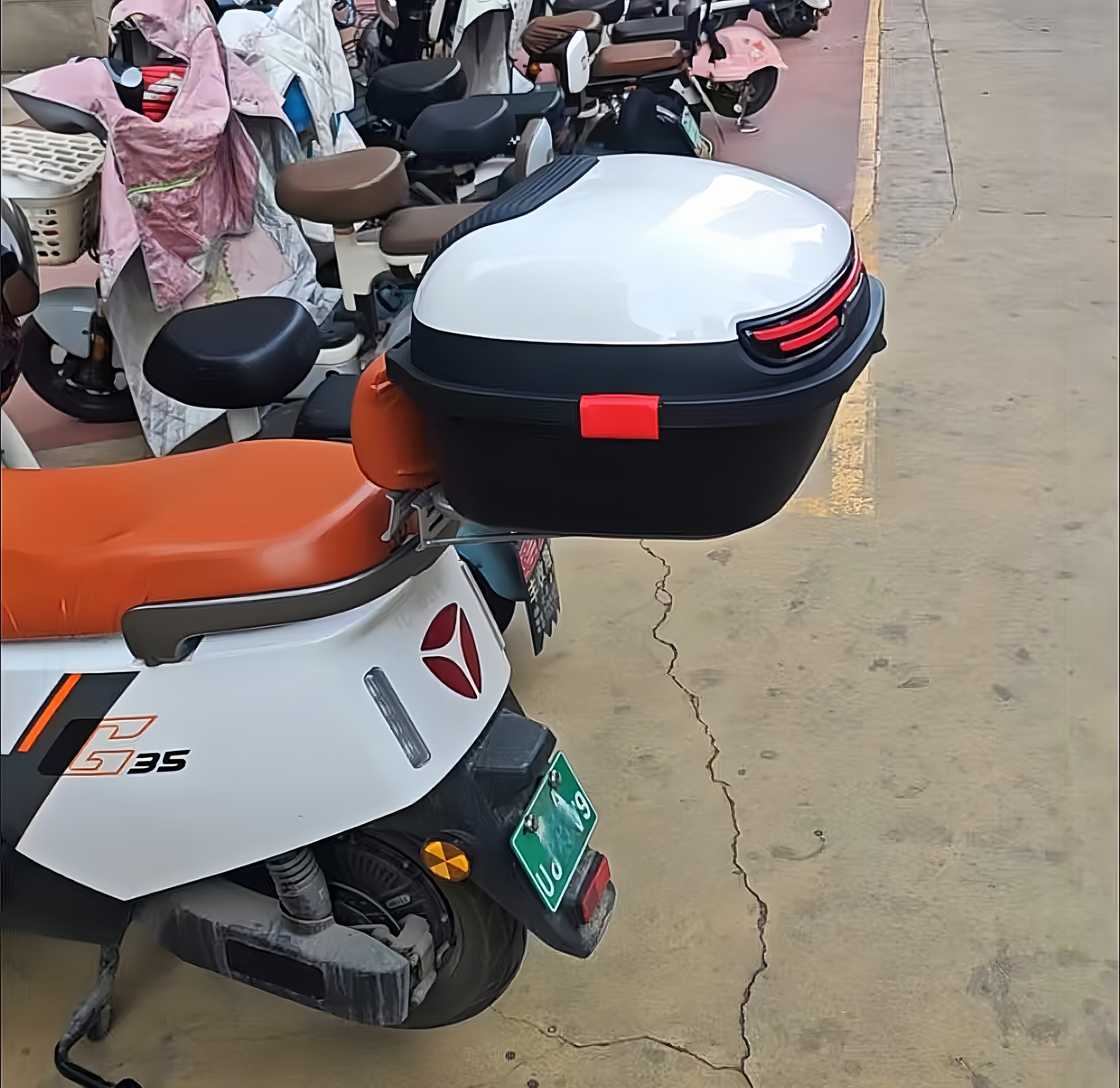 Universal electric vehicle trunk, electric scooter tail box, scooter storage box, toolbox, thickened expansion bracket