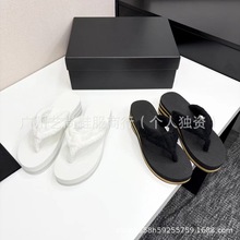 高版2025小香风新款毛巾布交叉带松糕厚底坡跟人字拖凉拖夹趾拖鞋