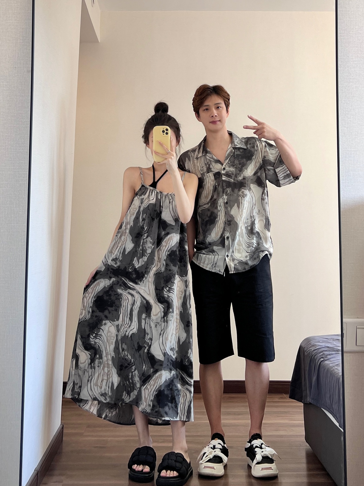 커플 의상 여름 2023 새로운 휴가 해변 복장 짧은 소매 셔츠 가짜 투피스 원피스