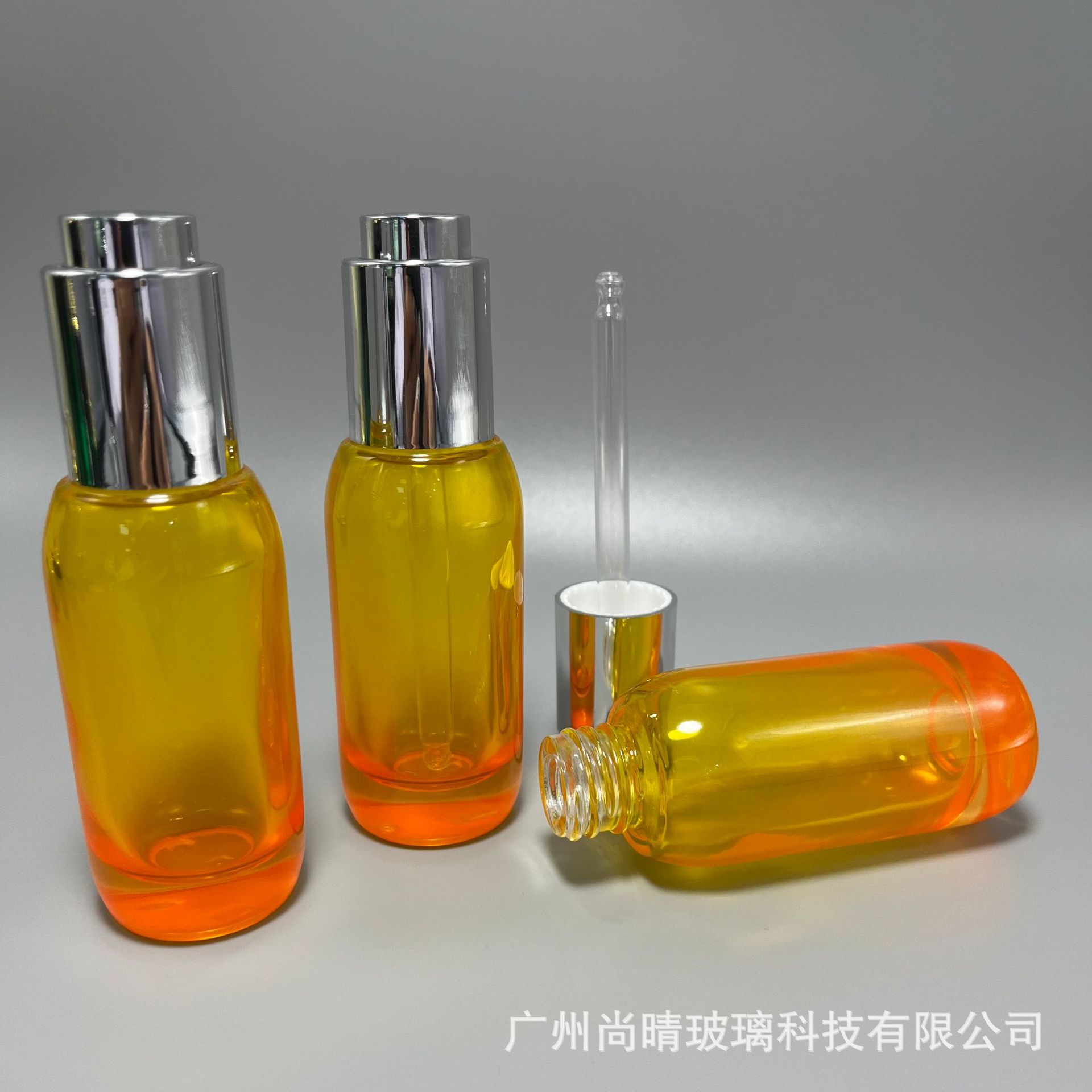 En stock suministro botella de 30ml de líquido esencia al por mayor transparente cilíndrica botella de fondo grueso prensa gota bomba cosmética sub-botella