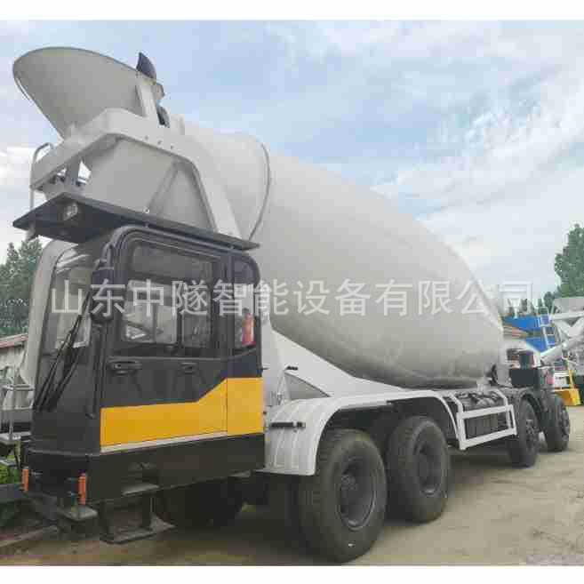 A Sixteen-Cubic-Meter Concrete Transport Vehicle with Two Open Ends, Used in Tunnel Height Restrictions, with a Concrete Mixer, Making It a Unique Type of Cement Mixer
