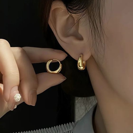 Drop-shaped factory direct smooth two pointed earrings women's simple ins temperament tide earrings cold wind high-end feeling