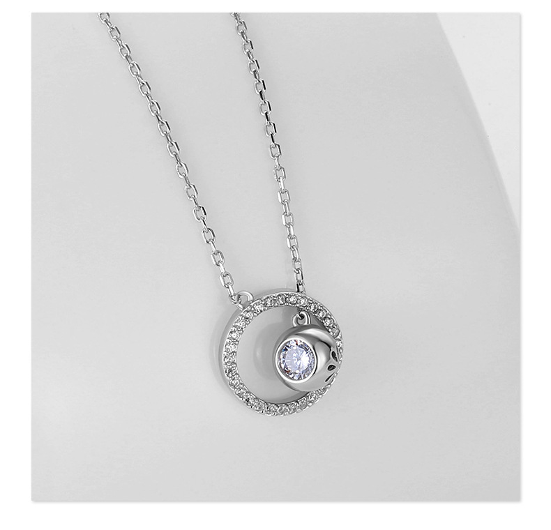 Necklace Image 3