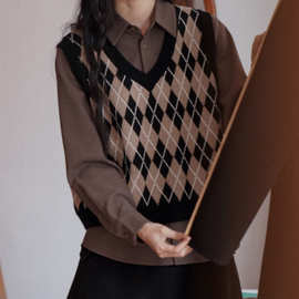 法式复古菱格日系风宽松V领针织新款马甲外搭背心坎肩马夹外套女