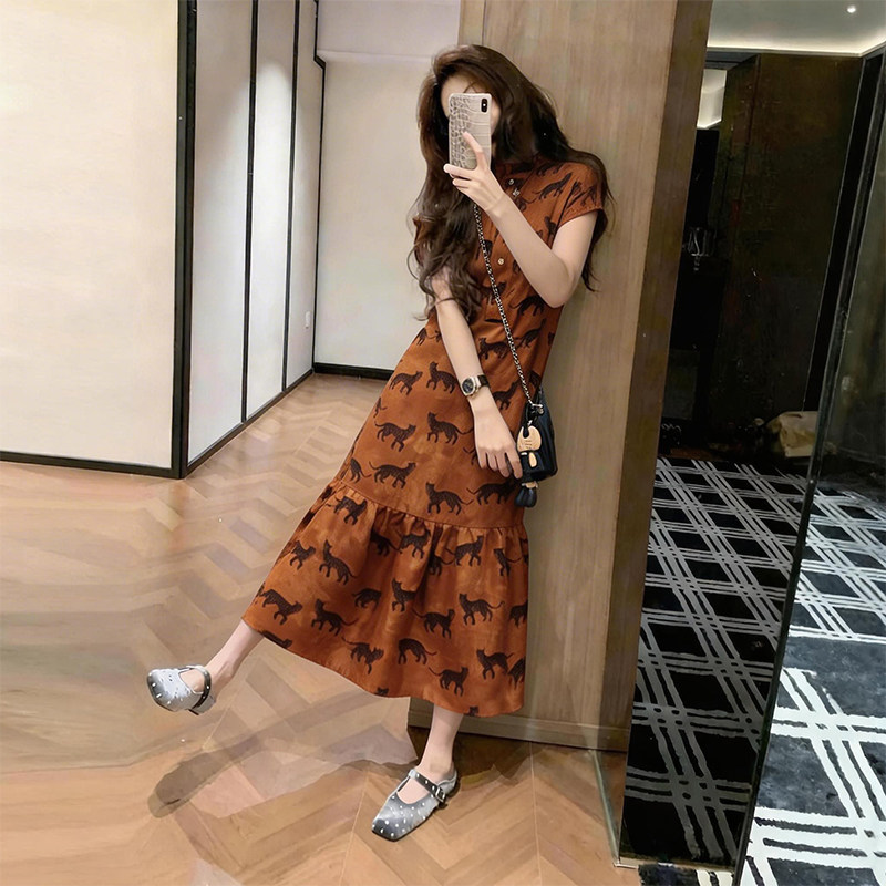 French-Style Elegant Brown Dress for Women, New Summer Model, Particularly Beautiful, Waist-Cinching, Perfect for Petite Figures, Stunning Long Dress