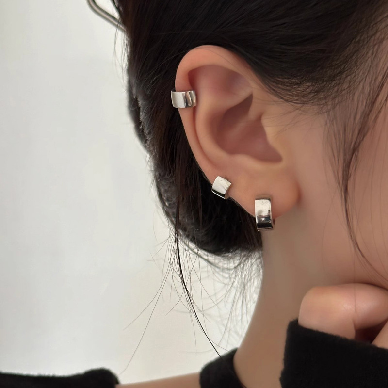 Elegant hoop earrings