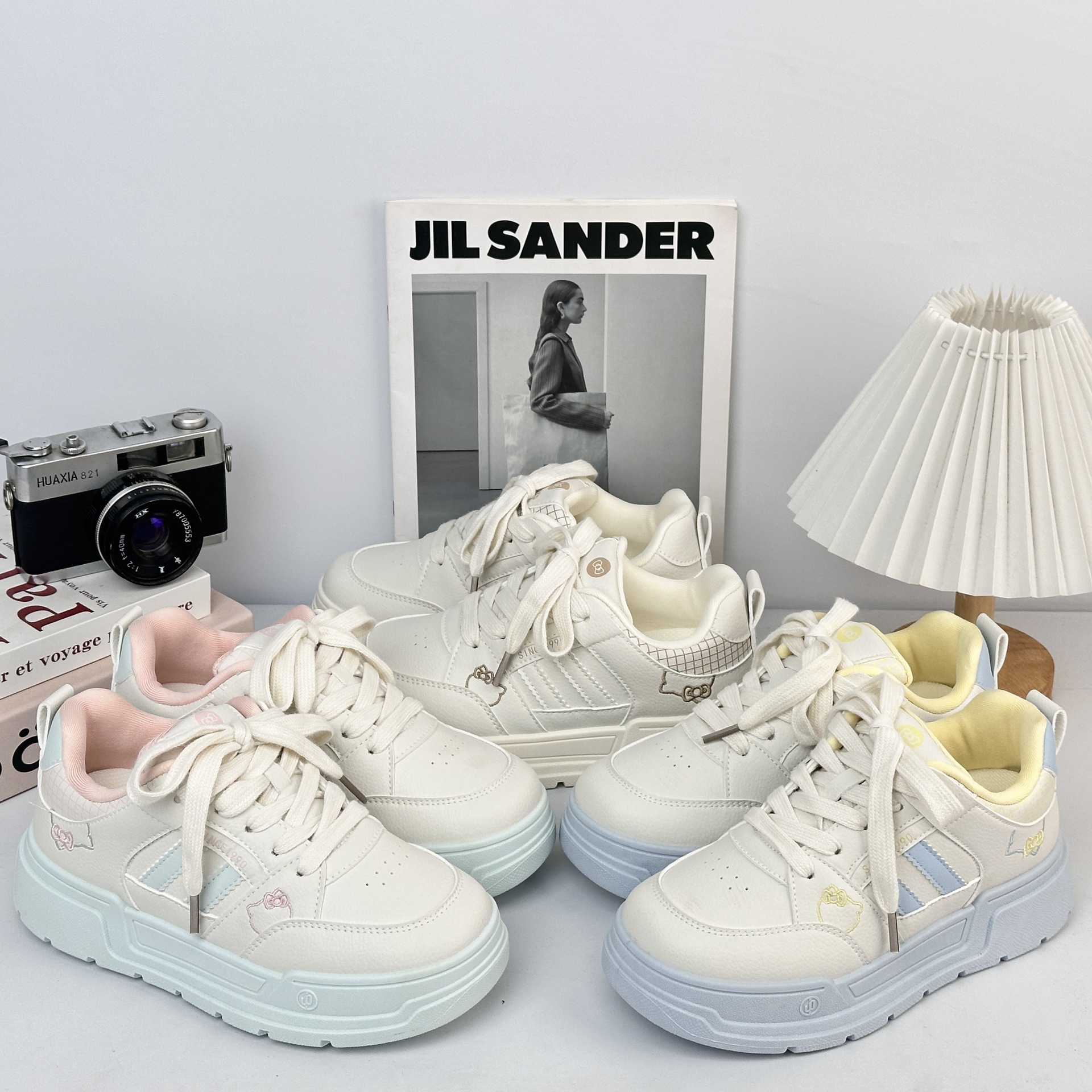 Zapatos blancos de fondo grueso para mujeres 2025 nuevos zapatos de skate coreanos de primavera y otoño para estudiantes de nicho zapatos de pan