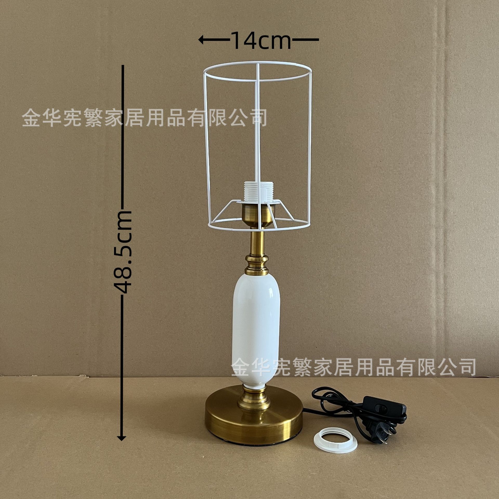 El pequeño libro rojo de estilo europeo retro recomienda la combinación de marco de hierro con base de melón de invierno de metal con botón de alambre de bricolaje para abrir