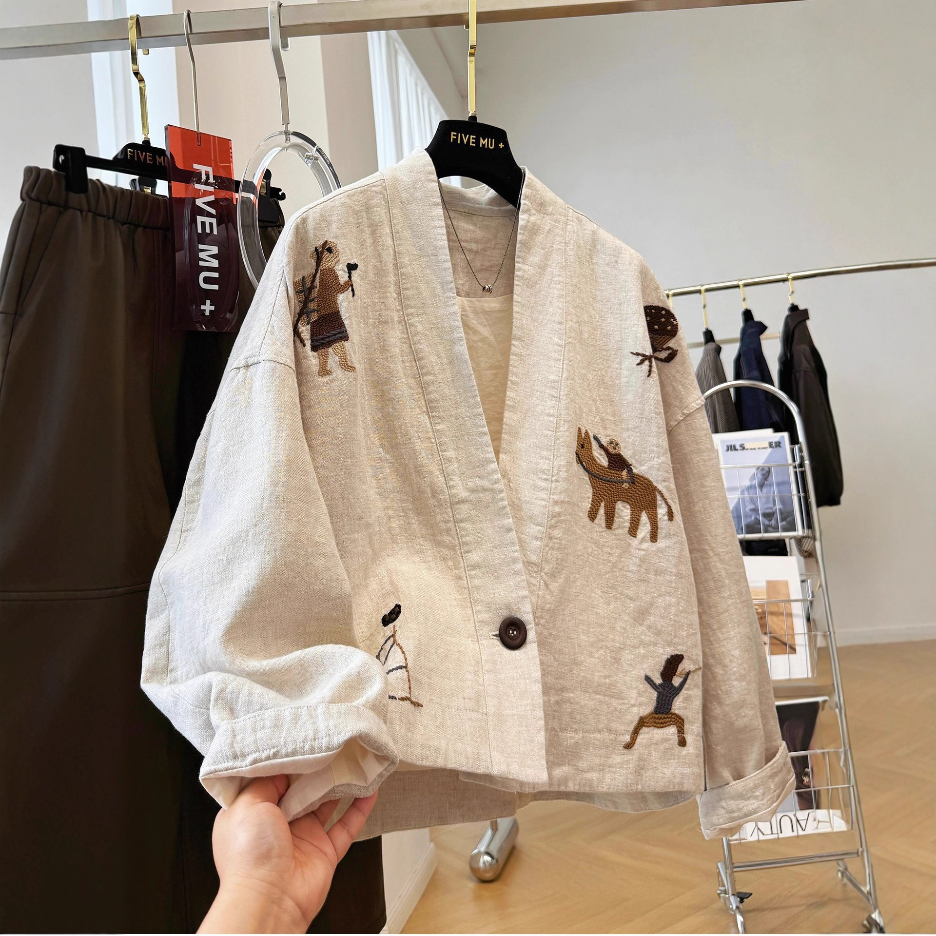 "Xin Xing" Cardigan with heavy embroidery, unique and exquisite V-neck, high-end short jacket for women, autumn style, Chinese style.