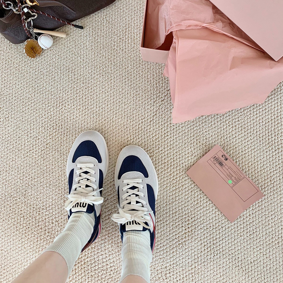 Versión de cuero de vaca ~ grapa madre Miu lazos de color contrastante cómodos lazos transpirables empalmados zapatos deportivos casuales zapatos Gump mujeres