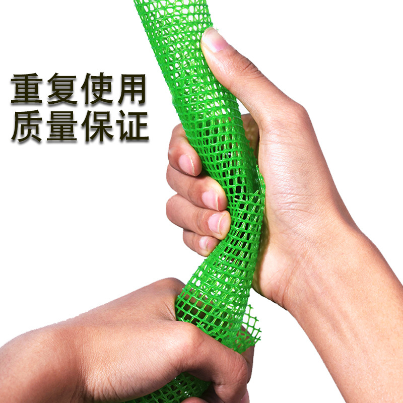 植木鉢の下の穴に網を敷いて網を濾過します。