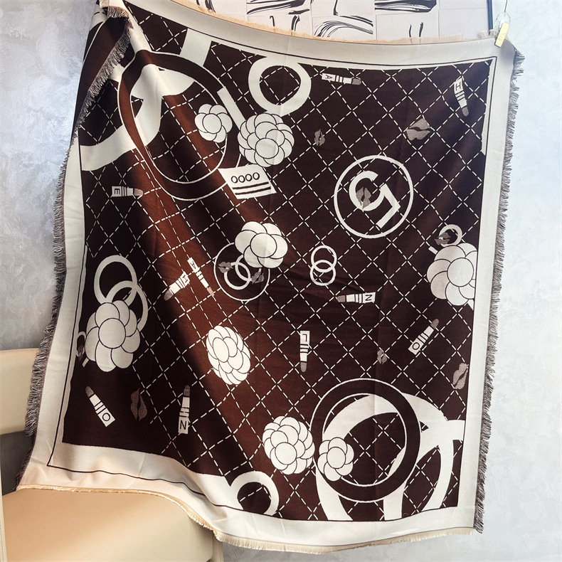 Talven uusi runsas i-mitation-kashmirhuivi, pieni tuoksuva lyhyt tupsuhuivi, matkavalokuvaushuivi_voghion.com