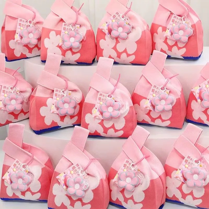 Three pink flowers (single package does not include accessories)