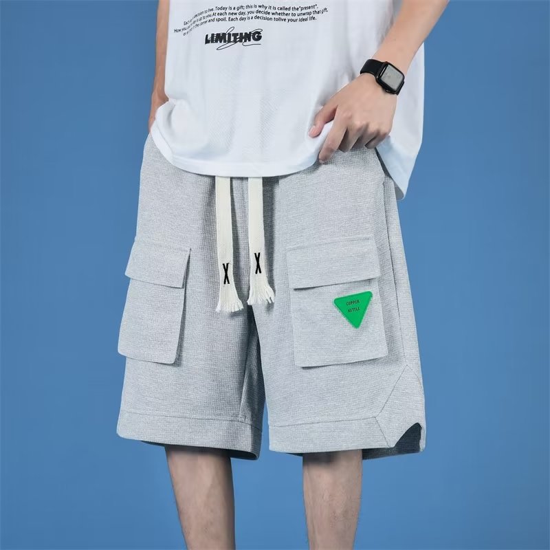 Pantalones cortos de herramientas para hombres, ropa exterior de verano, pantalones de cinco puntos bf sueltos de la marca de moda, pantalones rectos casuales de estilo de Hong Kong para adolescentes