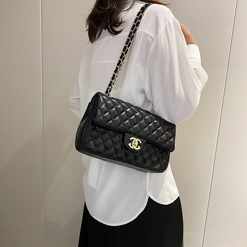 Diamond-Patterned Women's Chain Crossbody Bag 2025 New Model with Lock Closure, Simple and Elegant, Fashionable and Trendy, European and American Style