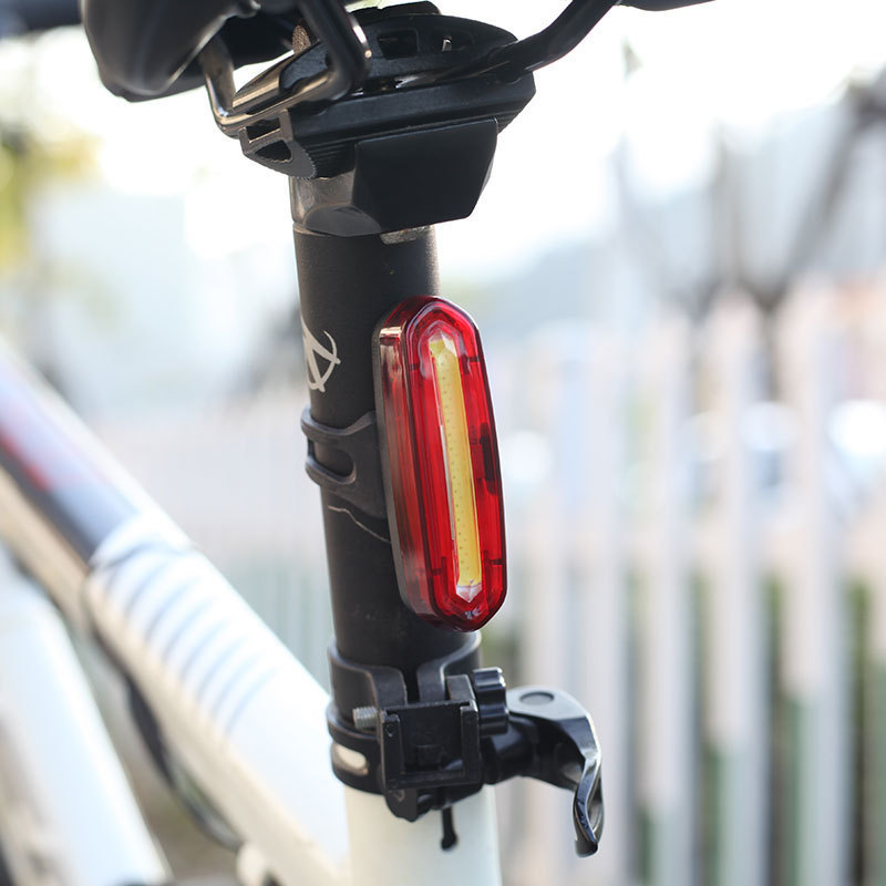 マウンテンバイクの赤い青い光のテールライトは充電警告灯の自転車の部品の自転車のテールライトを装備します。|undefined