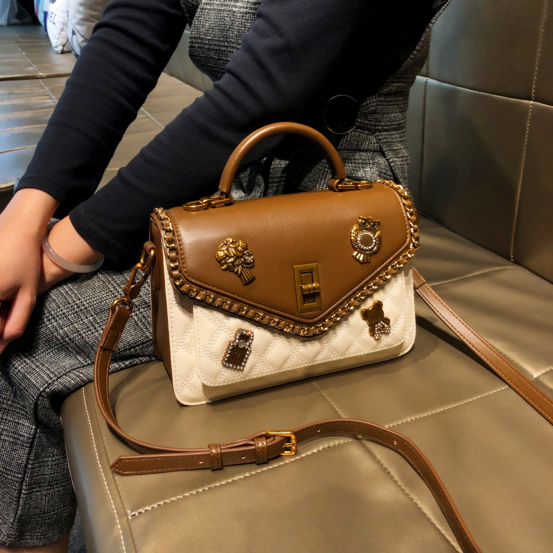 Túi đeo chéo da thật dáng vuông nhỏ phong cách retro thu đông — Gấu Nhỏ/Bu Bu/Trắng, Gấu Nhỏ/Bu Bu/Đen