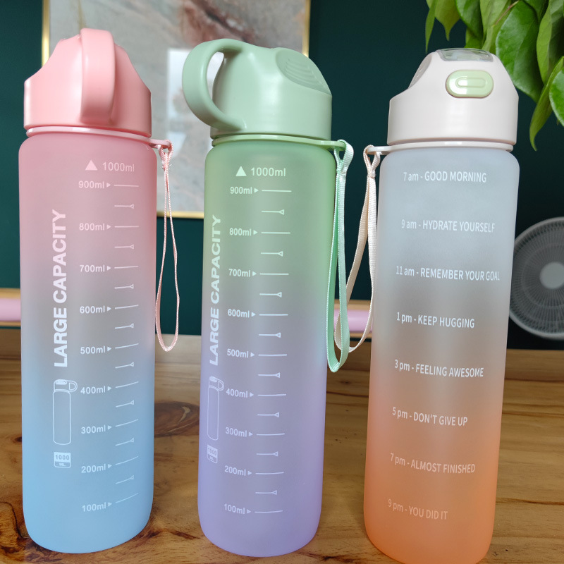 Al por mayor simple gradiente helado boquilla de succión de plástico taza de agua cuerda portátil adulto deportes al aire libre botella de agua de gran capacidad