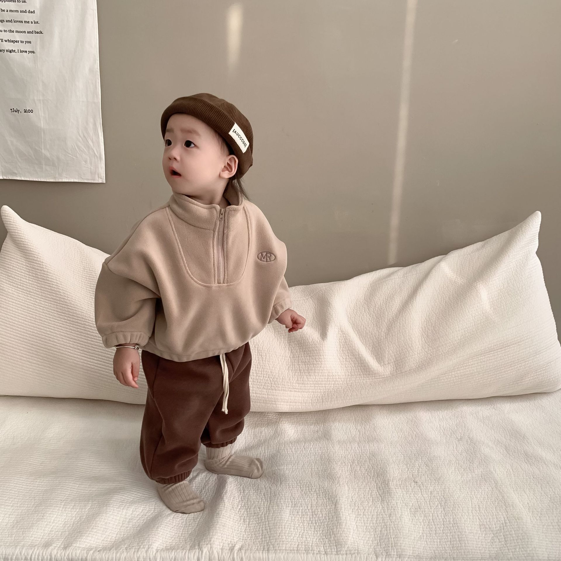 Ropa de primavera y otoño para niños, ropa infantil de estilo coreano, ropa para salir de paseo, conjunto de dos piezas de sudadera y pantalones deportivos para niños, conjunto de otoño para bebés.