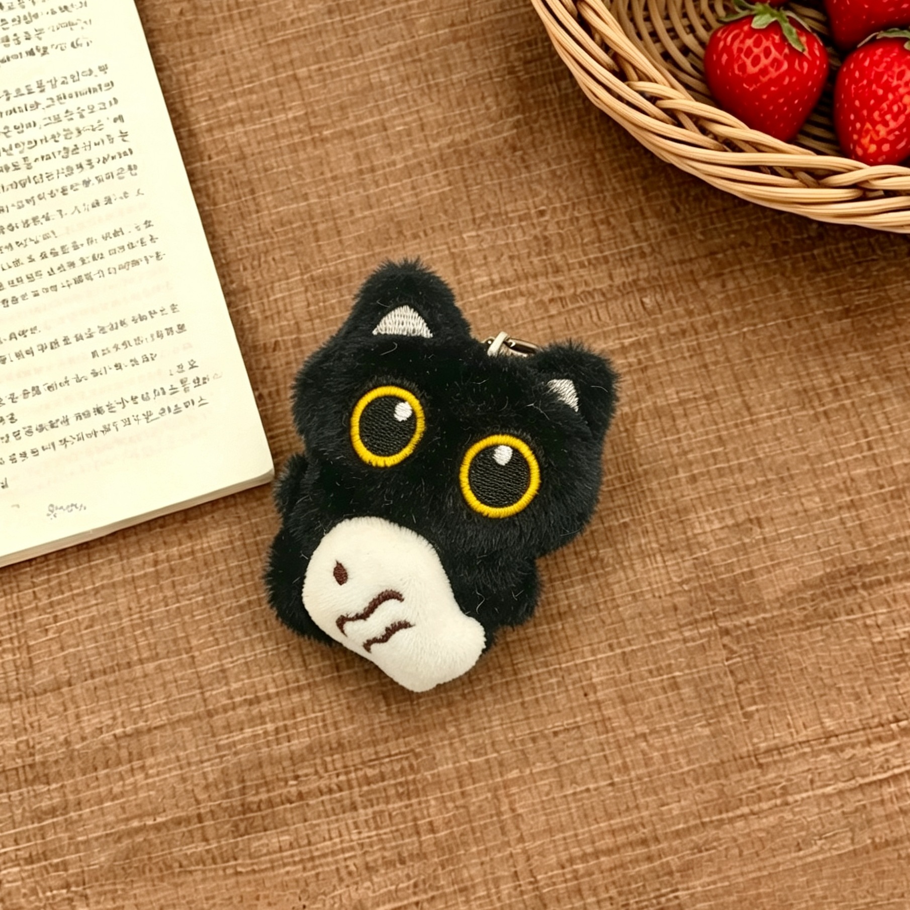 New Big-Eyed Cute Animal Pendant, Black and White Plush Cute Cat, Black Coal Ball Doll, Clothing, Bag, Mobile Phone Pendant