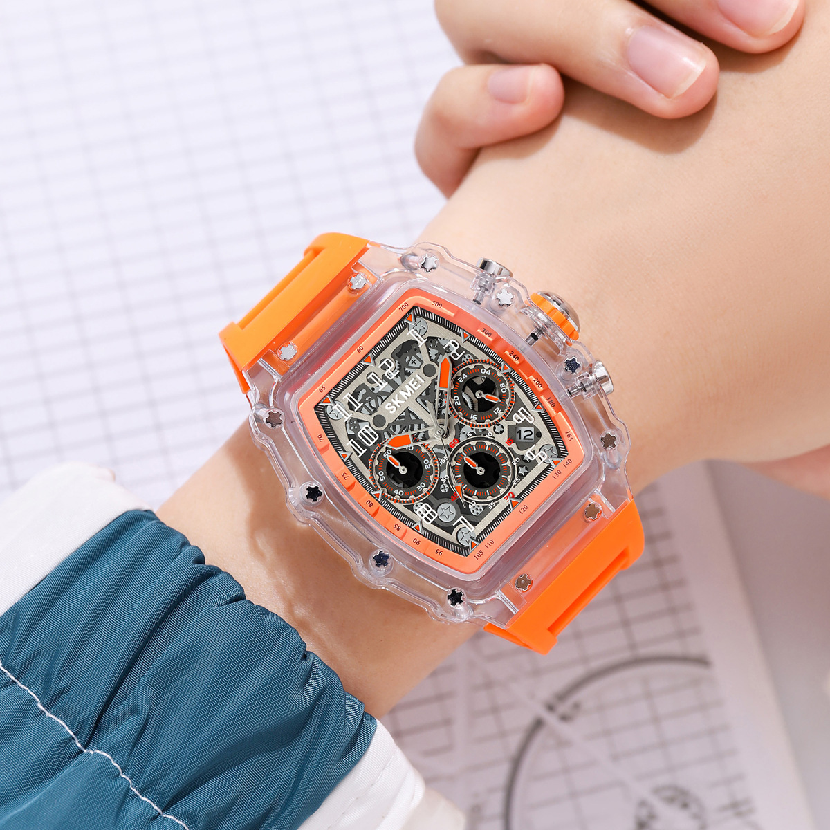 Momento de belleza masculina barril de vino hueco viento mecánico reloj de cuarzo correa de silicona cronógrafo multifuncional reloj de pulsera transfronterizo mayorista