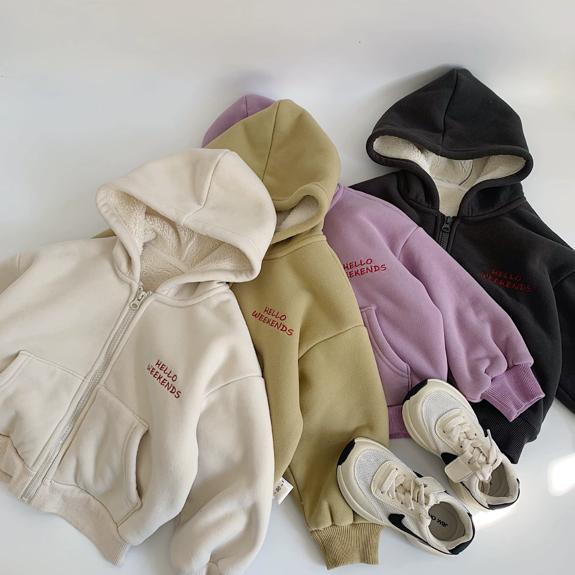 [Clearout возврат не допускается 28 юаней] Новая зимняя стильная мягкая и восковая плюс бархатная вышитая куртка для мальчиков и девочек G0619