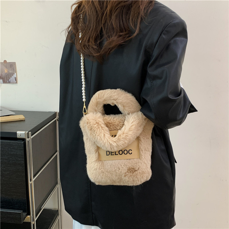 2023 New Winter, Autumn, Winter Versatile, High end, and Small Crowd Crossbody for Women Plush Bucket Chain Bag_voghion.com