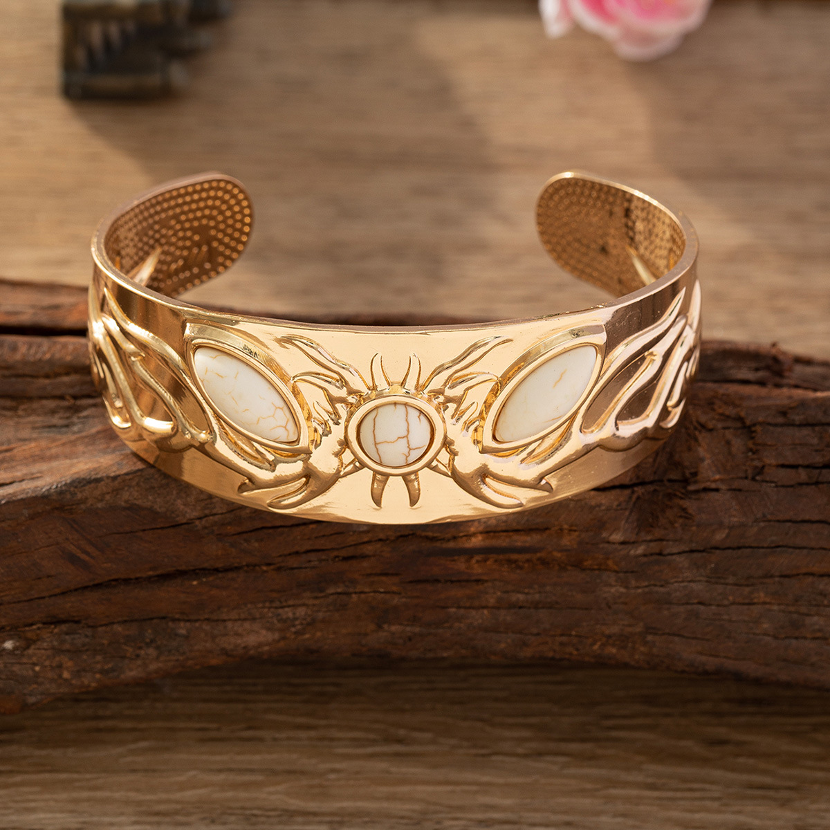 Joyería transfronteriza Vintage famoso estilo étnico pulsera abierta amplia superficie tallada exquisita textura con incrustaciones de turquesa pulsera