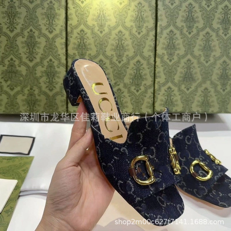 Спотовые секунды G Home 2025 летний новый конский титул пряжка плоское дно 2 см сандалии женские туфли для трансграничной внешней торговли