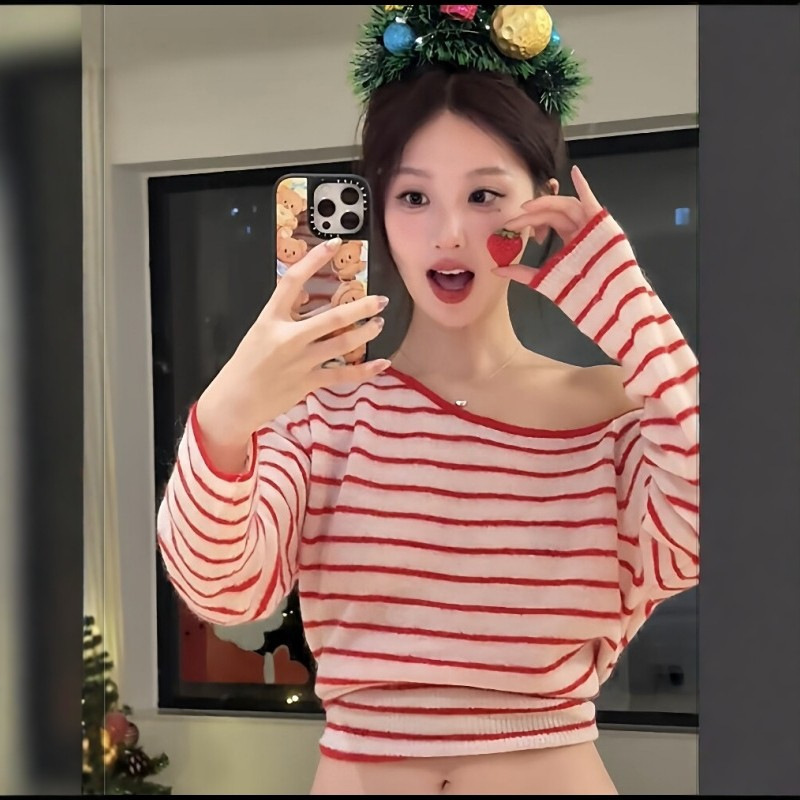 Christmas Red Striped One-Shoulder Long-Sleeve Knit Top for Women, Autumn and Winter Spicy Short Style, Pure Desire Inner Wear Base Shirt Christmas Red Striped One-Shoulder Long-Sleeve Knit Top for Women, Autumn and Winter Spicy Short Style, Pure Desire Inner Wear Base Shirt