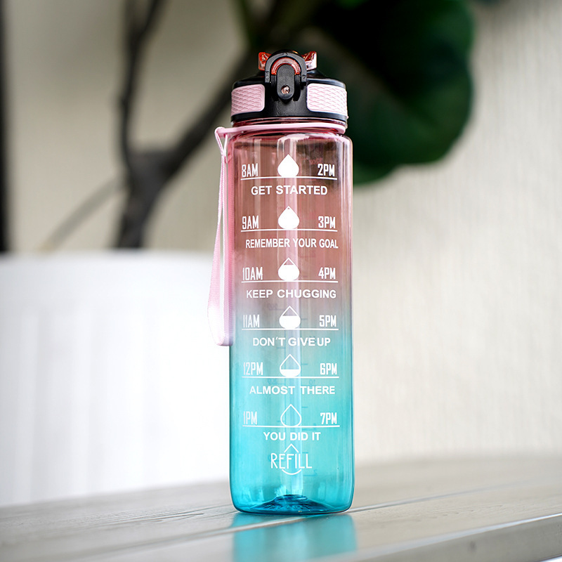 Gradiente hervidor de agua de gran capacidad taza de paja deportes al aire libre fitness regalos transfronterizos al por mayor de dos colores de plástico transparente taza de agua