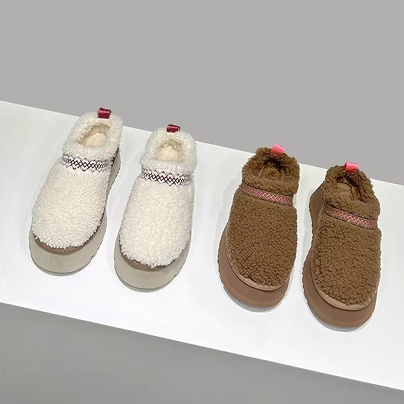 Keep warm insulated slippers platform