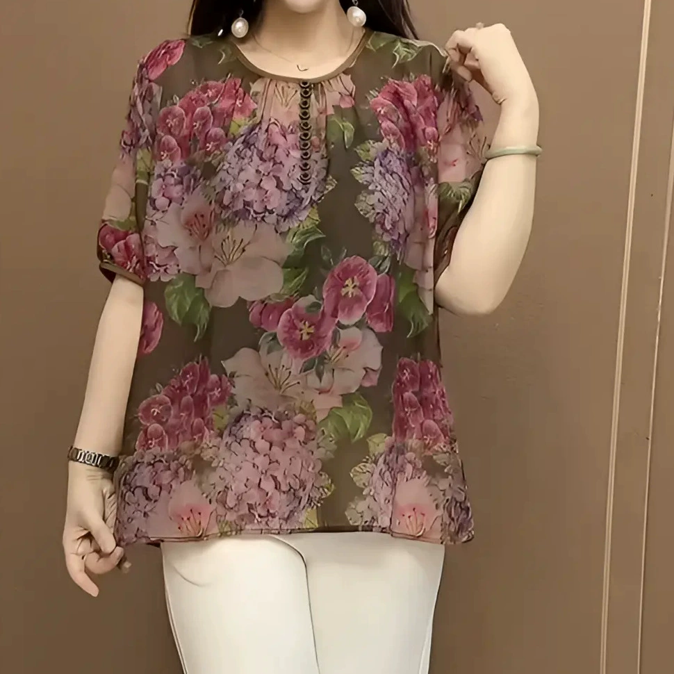 Летняя модная и универсальная солнцезащитная одежда для мам, новая свободная повседневная шифоновая рубашка с принтом 2025 года для женщин среднего и пожилого возраста.