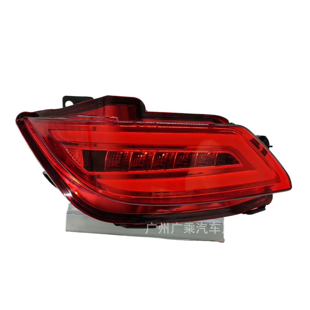 Aplicable a Toyota VIOS 16-19 luz de advertencia de luz de parachoques trasero Toyota VIOS