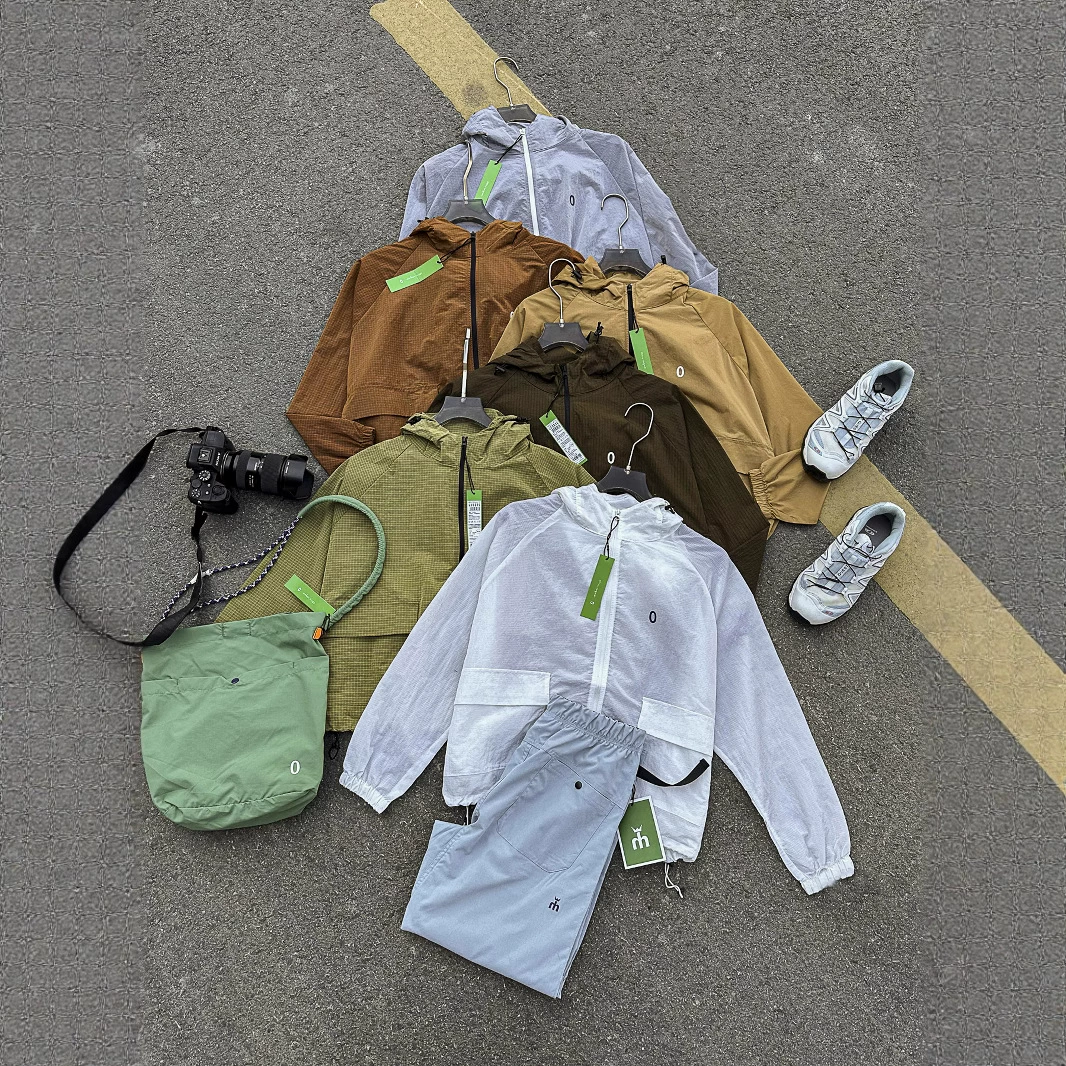 Сенсорная металлическая нейлоновая матовая функциональная водоотталкивающая уличная солнцезащитная одежда, короткая куртка с капюшоном для женщин