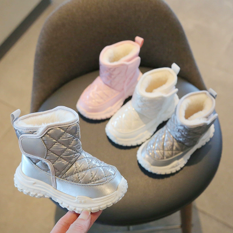 Xiaoliubao/2024, зимняя новая стильная теплая хлопковая обувь на флисовой подкладке для детей 1–4 лет, нескользящие лакированные водонепроницаемые противоскользящие ботинки на толстой подошве