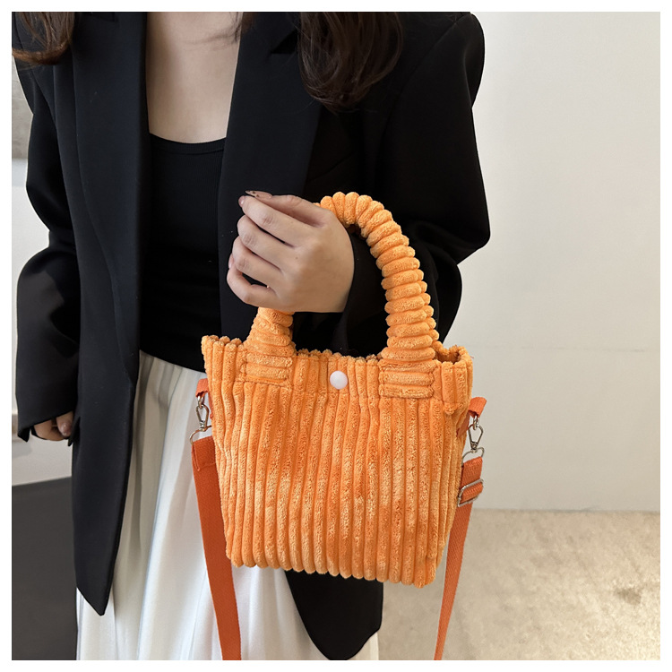 2025 New niche and fresh bucket bag, cute, fashionable and casual crossbody bag, versatile solid color handbag wholesale undefined