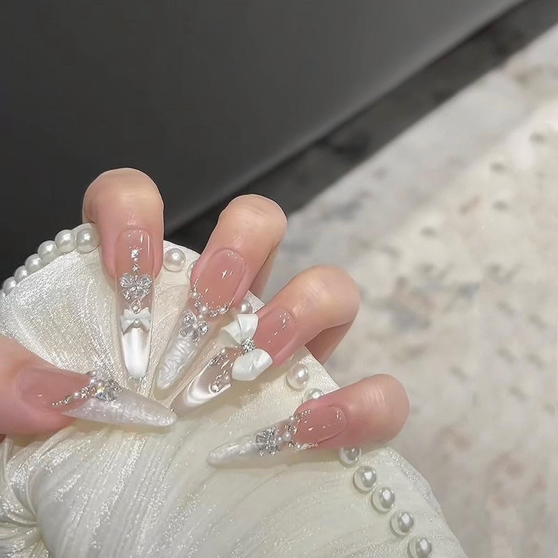 【White Lover】New Style Pure Handmade Wearable Nails, Light Luxury Design, High-End, Skin-Brightening, Pure Handmade Nail Stickers