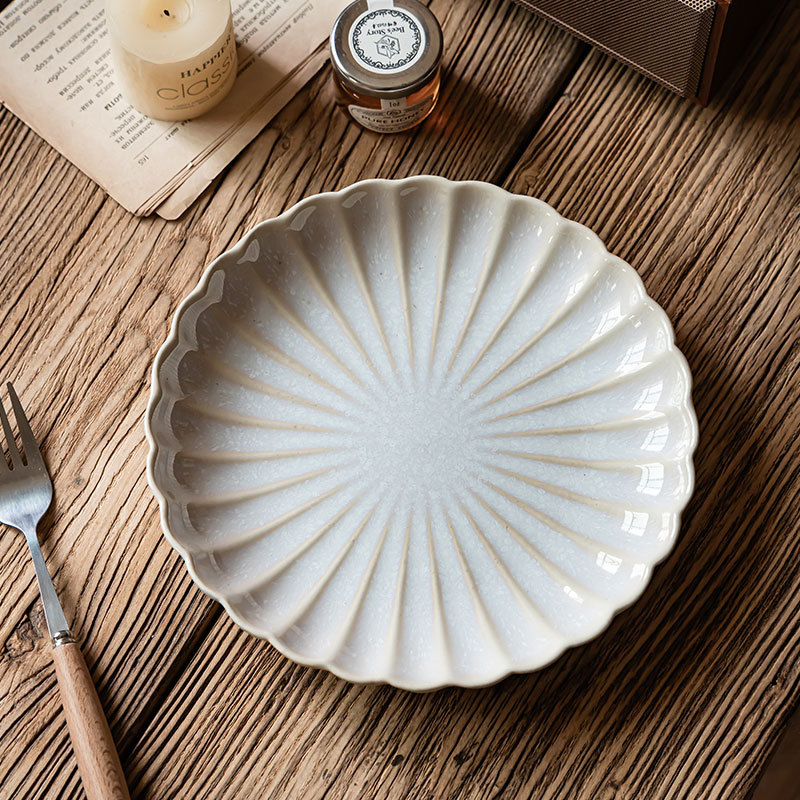 Platos de cerámica en forma de crisantemo exquisitos platos de postres de alta calidad platos domésticos al por mayor platos de mesa franceses platos de platos