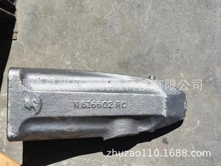 Quanzhou excavator four-wheel belt supporting wheel rail assembly bucket bucket tooth bulldozer supporting wheel supporting sprocket