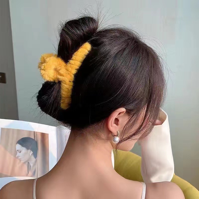 Yellow crab pin