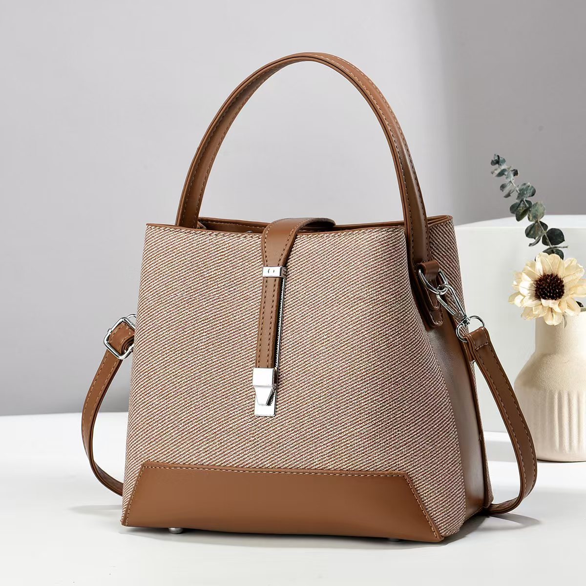 2025 nuevo bolso de mano estilo coreano textura bolso diagonal de un solo hombro fabricante de moda femenina bolso de comercio exterior femenino