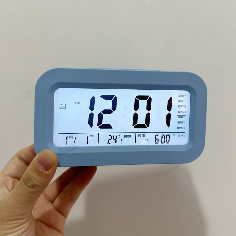 学生は充電目覚まし時計を使うことを勧めています。|undefined