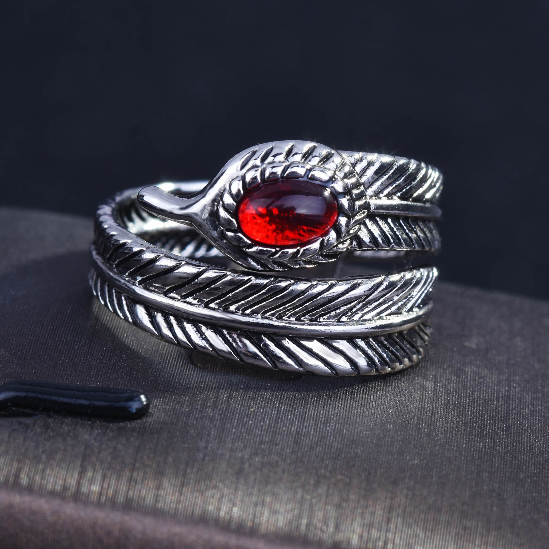 خاتم من الريش الفضة الإسترليني S925 مطلي بالماس الأحمر للرجال والنساء خاتم مفتوح display picture 1