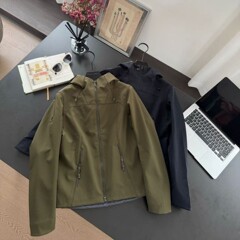 25年秋季新款女士连帽软壳舒适通勤宽松精简大帽檐防风外套091108