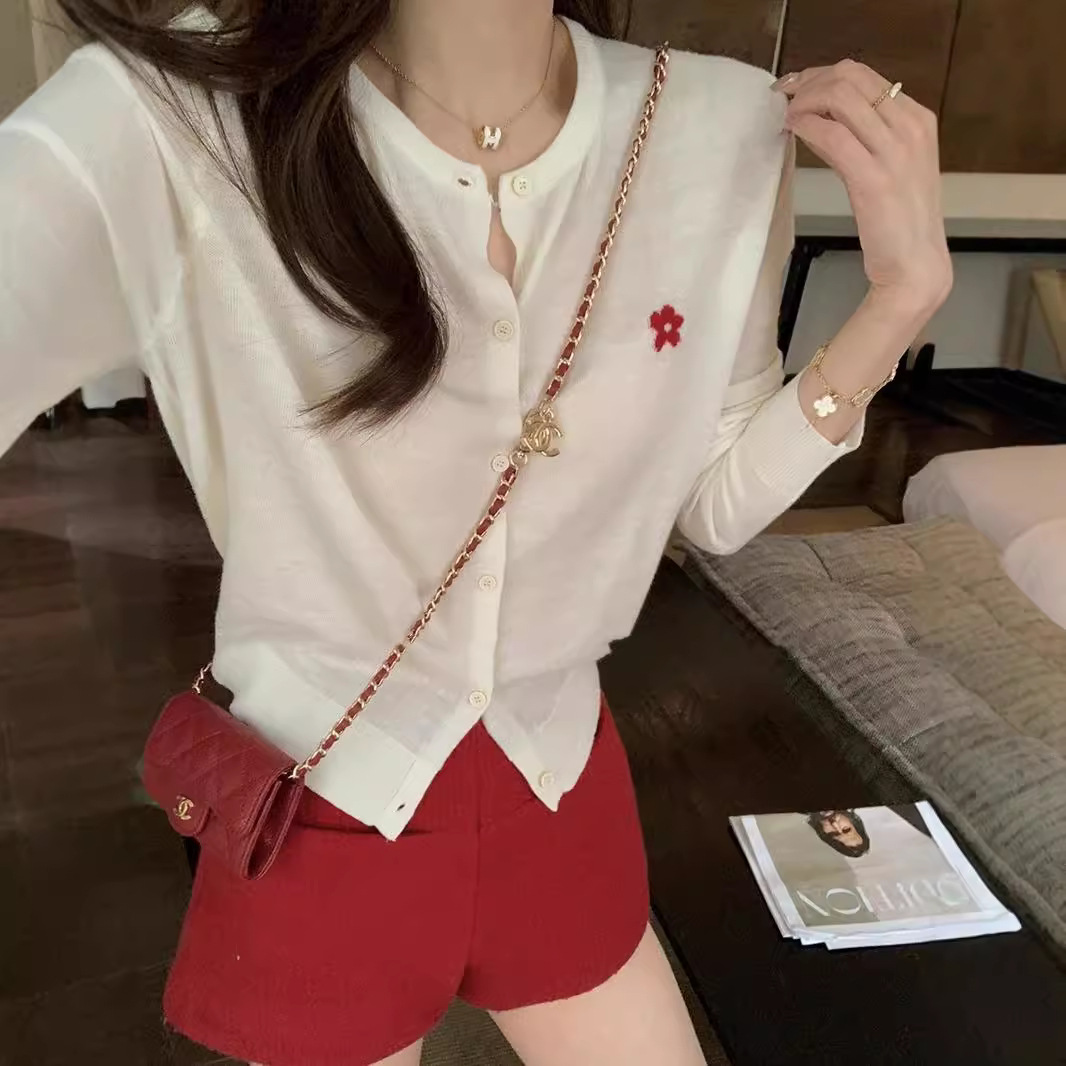 A flower-shaped, thin, fine wool knit cardigan, short jacket, jacquard, soft and skin-friendly, air-conditioned, sun-protective.